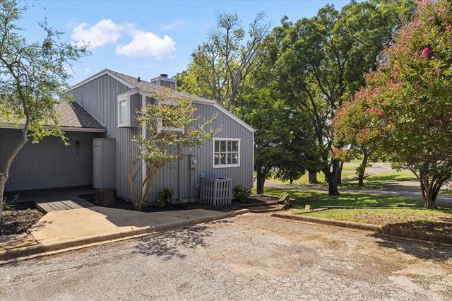 Primary Photo - 560 Yacht Club Dr