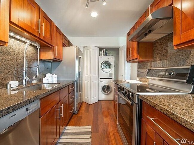 Foto del edificio - Beautifully Updated Queen Anne 2bd 2bath T...