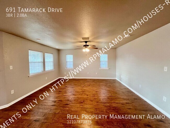 Foto del edificio - 691 Tamarack Dr
