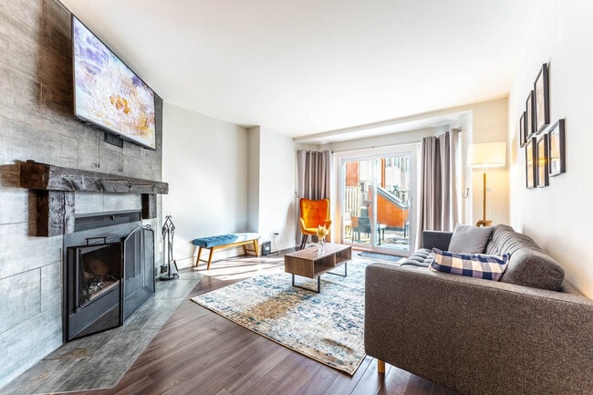 Building Photo - 895 Maple Ave