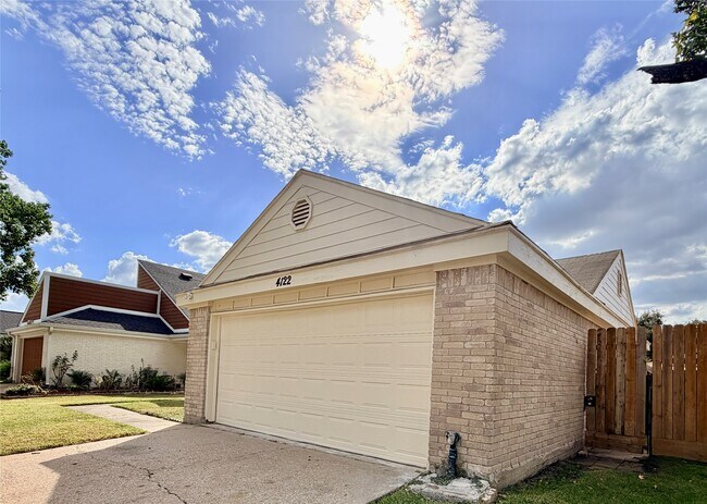 Foto del edificio - 4122 Baynard Dr