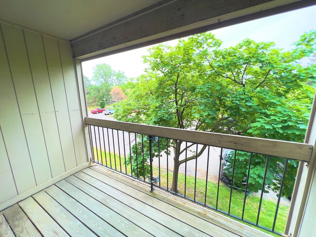 2BD 2BA - Covered Balcony - Sandhurst Apartments