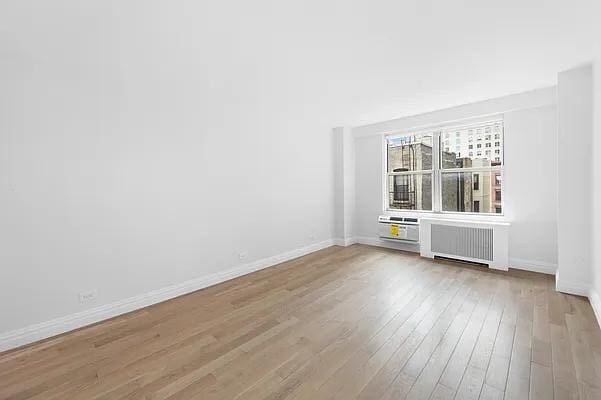 Building Photo - 250 W 88th St