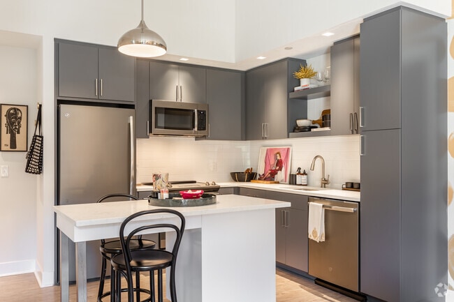 1BR, 1BA w/ Den - 730SF - Avec on H Street