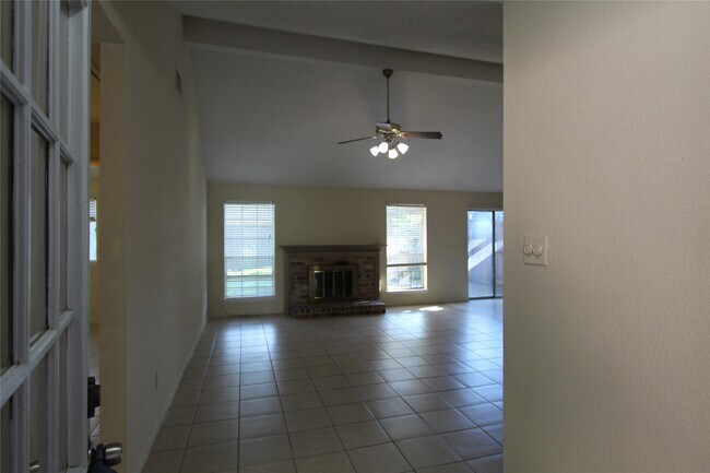 Foto del edificio - 2823 Chimneystone Cir