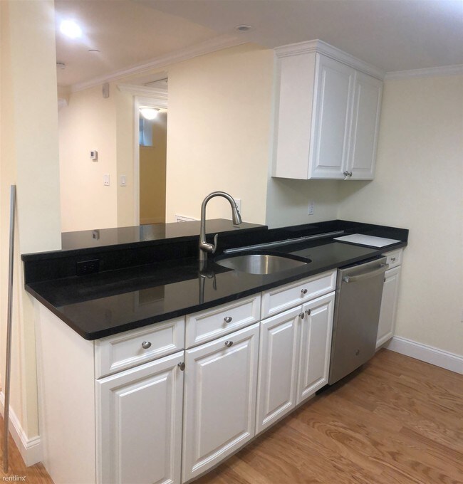 Foto del edificio - 1 br, 1 bath  - 22 Chauncy St Apt 22B