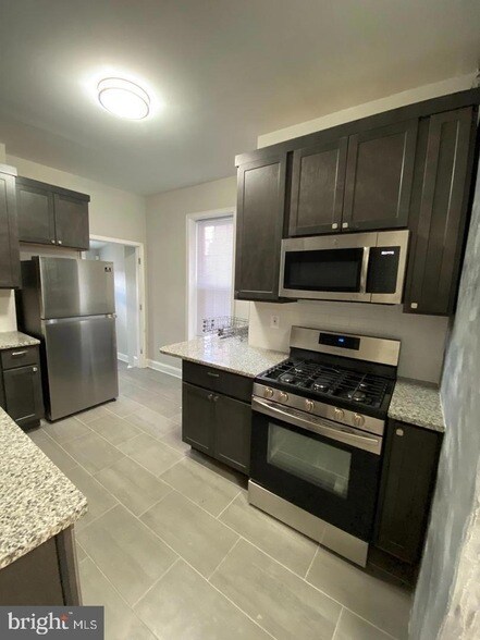 Foto del edificio - 325 E 21st St