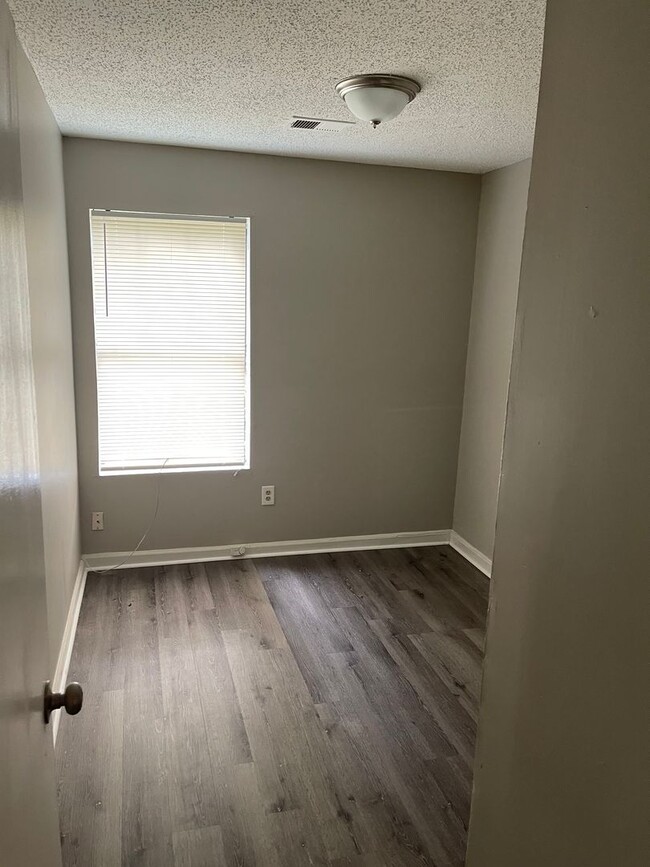 Building Photo - For lease 5 bedrooms at an affordable rate of $1,100.00