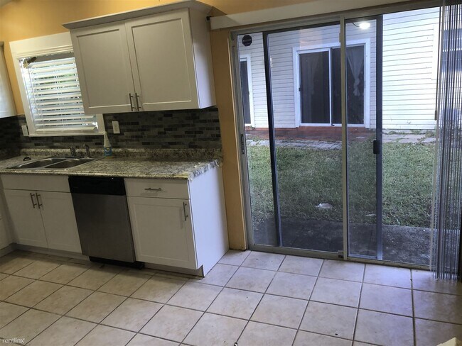 Building Photo - 3 br, 2.5 bath House - 9761 W Fern Ln