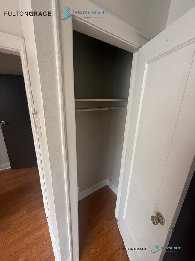 Foto del edificio - 3244 N Pulaski Rd