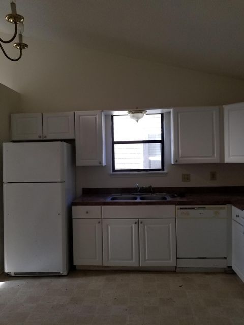 Building Photo - 8 Duchess Ct