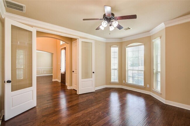Building Photo - 12945 Lake Parc Bend Drive