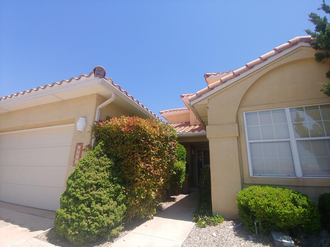 Primary Photo - 1240 Setter Dr NE