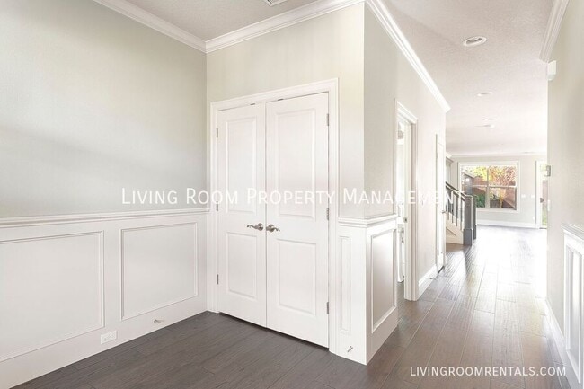 Building Photo - 2626 N Winchell St