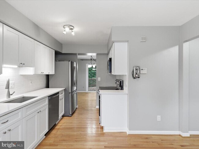 Building Photo - 6055 Meyers Landing Ct