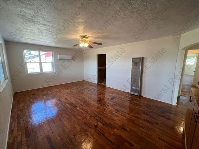 Foto del edificio - Beautiful Newly Renovated 3 Bedroom 2 Bath...
