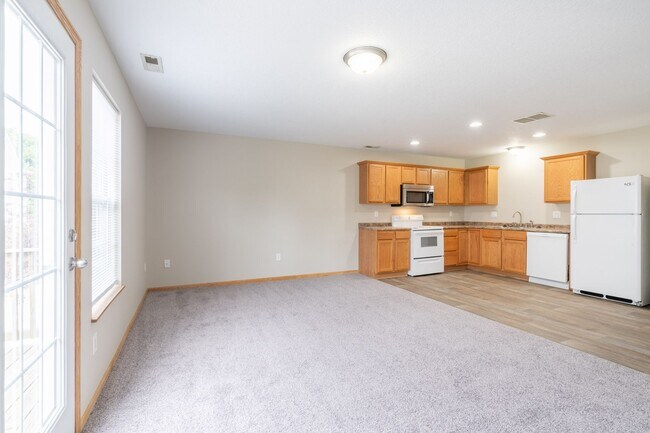 Building Photo - 2 Bedroom 2 Bathroom Town House - Interior Unit