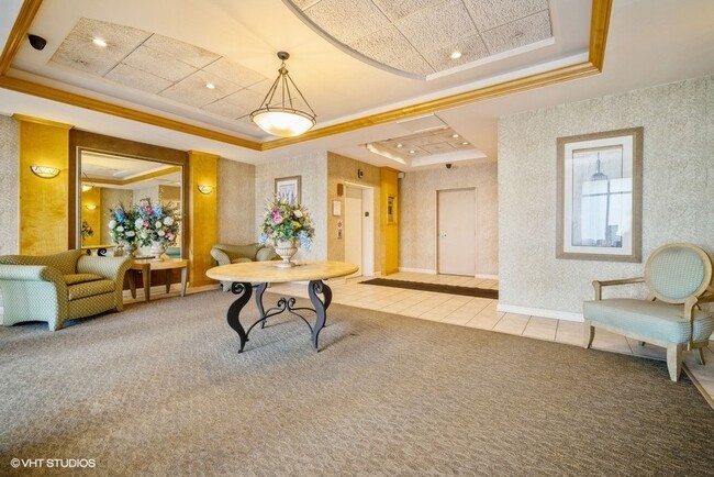Building Photo - 5555 N Cumberland Ave