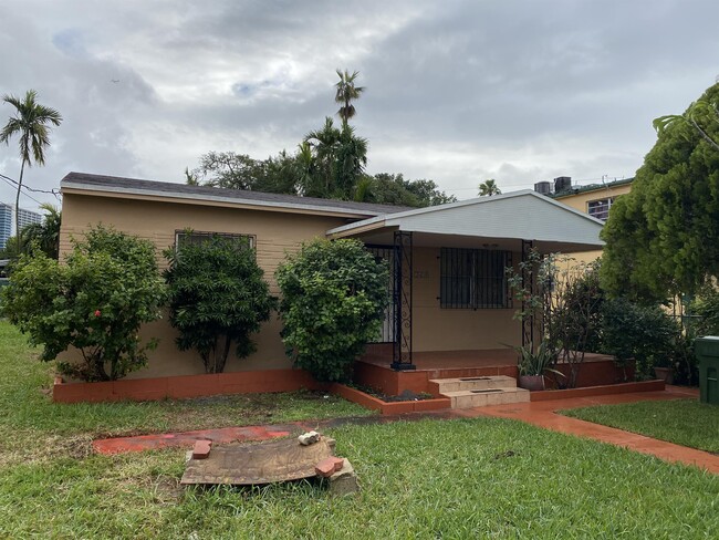 Foto del edificio - 1620 NW 18th St