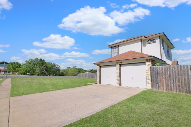 Foto del edificio - 2301 Kilgore Dr