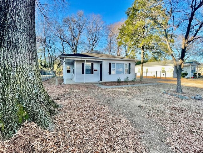 Photo - Must see this Adorable 3 bedroom 1 bath home in a Cu Da Sac. Conveniently close to Uptown, NODA, ...