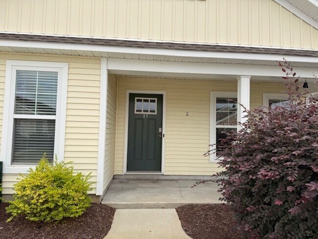 Building Photo - Home is located in Avendale-Rocky Point ad...