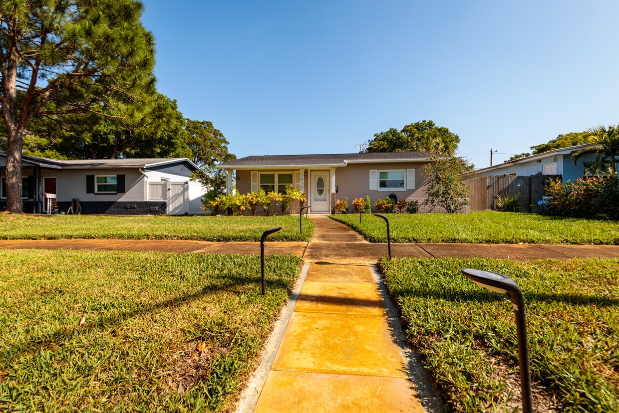 5439 4th Ave N, Saint Petersburg, FL 33710 House Rental in Saint