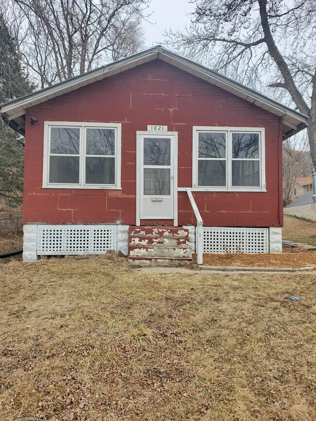 Building Photo - 1821 Tostevin St