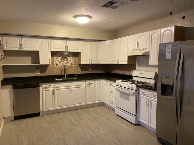 Foto del edificio - 1552 W 6th Dr