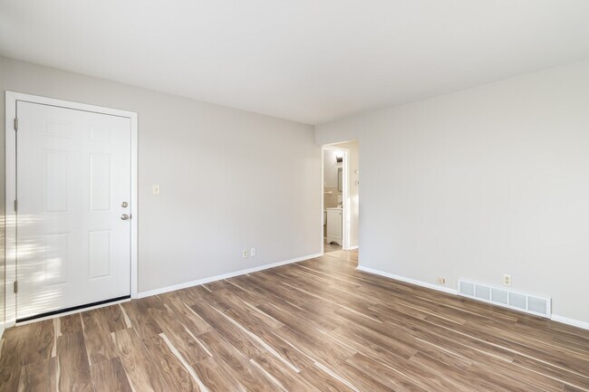 Foto del edificio - W166N9182 Grand Ave