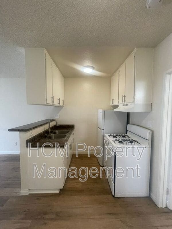 Building Photo - 8240 Whitsett Ave