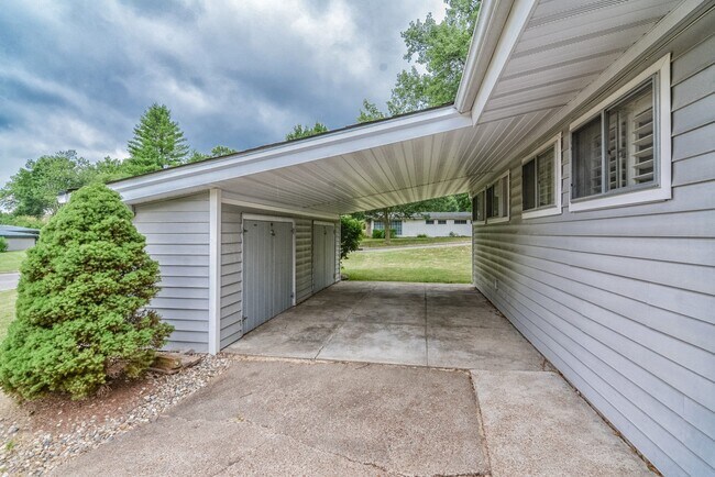 Building Photo - 1001 Coffey Ct