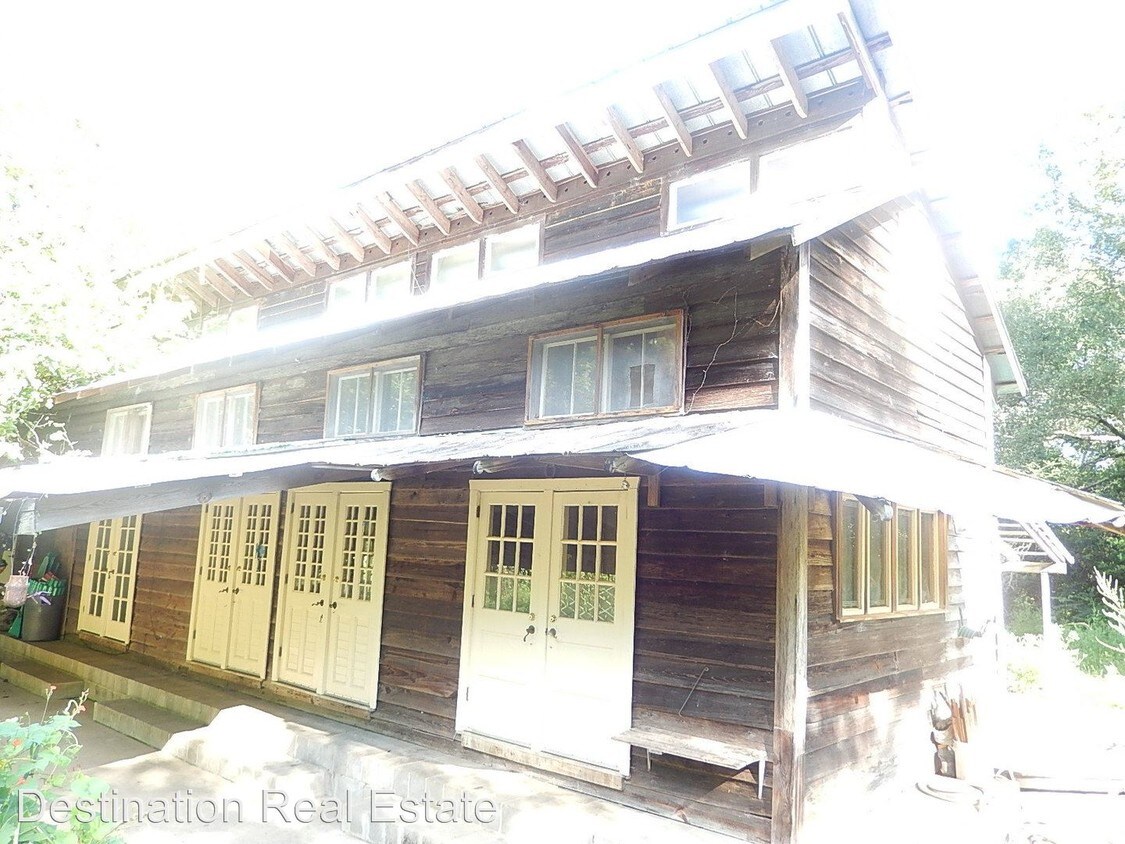 Primary Photo - 3 br, 2 bath House - 367 Old Church Rd.