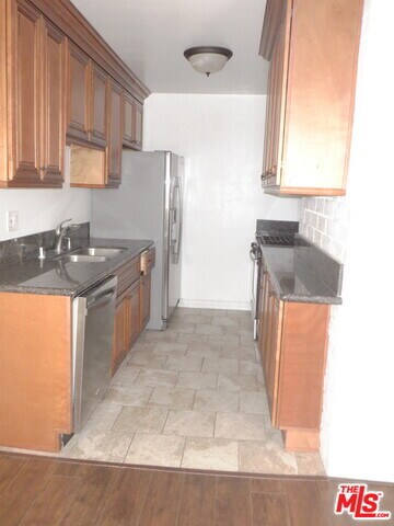 Building Photo - 1166 Amherst Ave