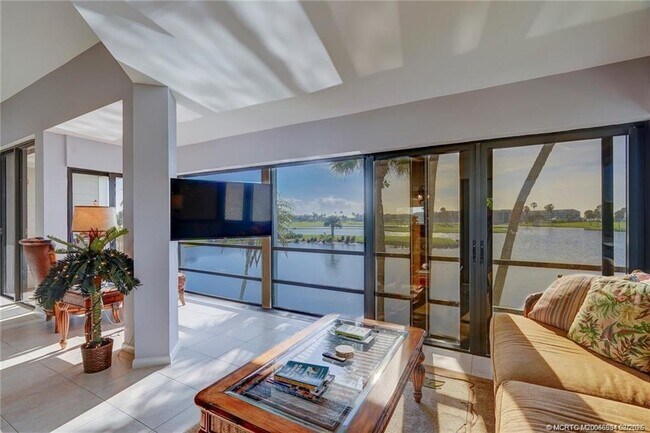 Foto del edificio - 310 Golfview Cir