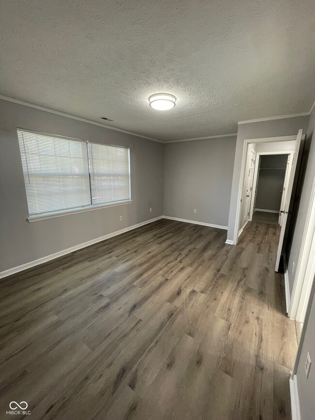 Building Photo - 5767 Rosemont Dr