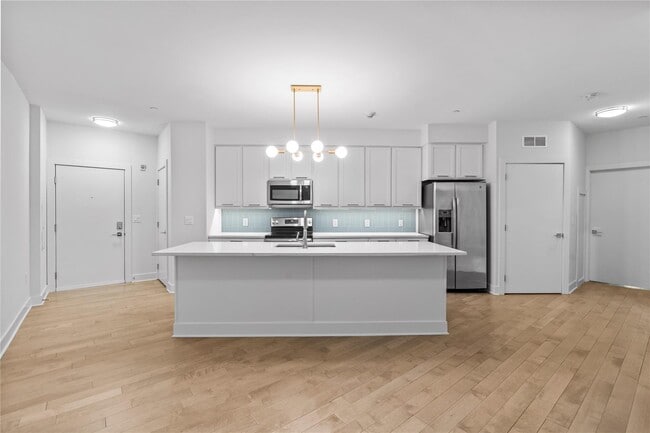 Building Photo - 20 Burling Ln