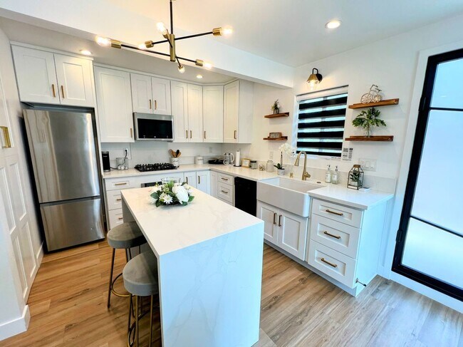Foto del edificio - 5311 Lockhurst Dr