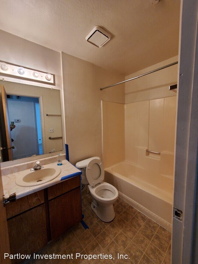 Building Photo - 3530-3534 S 300 E
