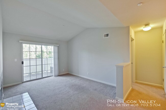 Building Photo - Penthouse Home, Available Now!