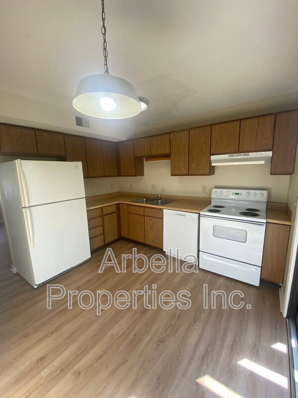 Building Photo - 103 Beech St