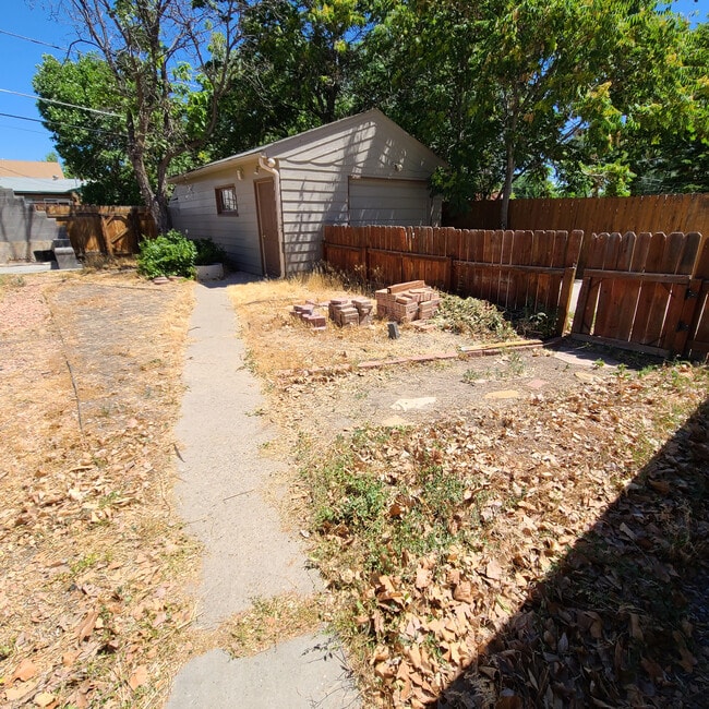 Building Photo - 1260 Pinyon Ave