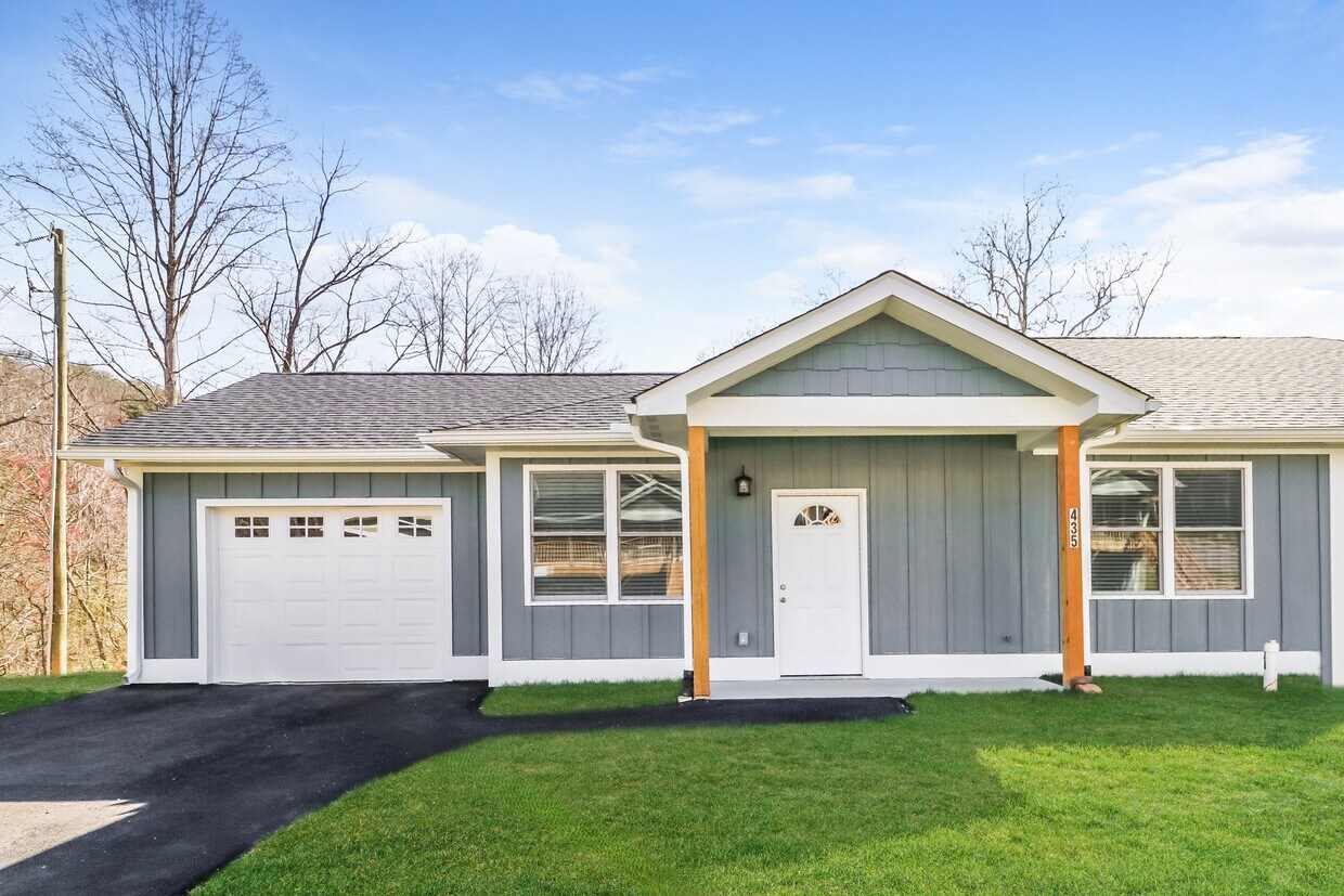 Foto principal - 435 Little Sycamore Ln