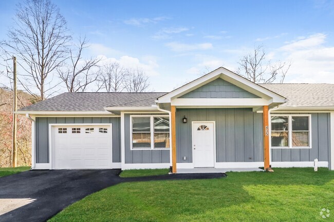 Building Photo - 435 Little Sycamore Ln