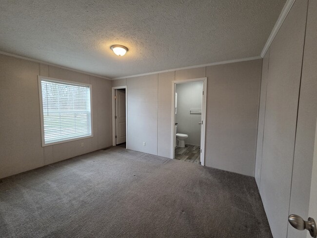 Building Photo - 152 Donald Ave