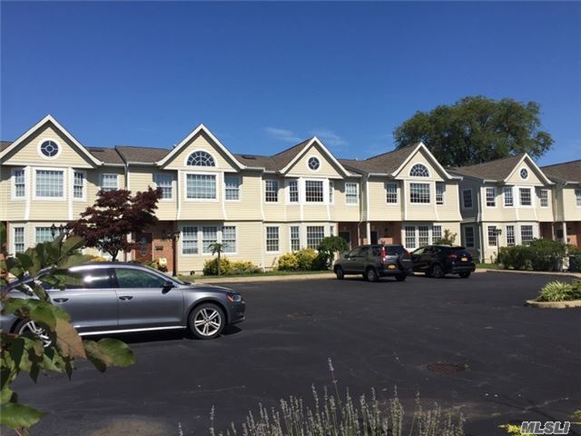 Foto principal - 7809 Shore Rd