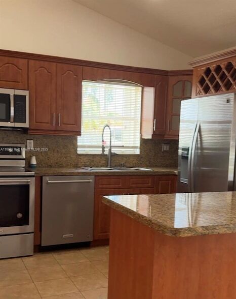 Foto del edificio - 18645 NW 54th Ct