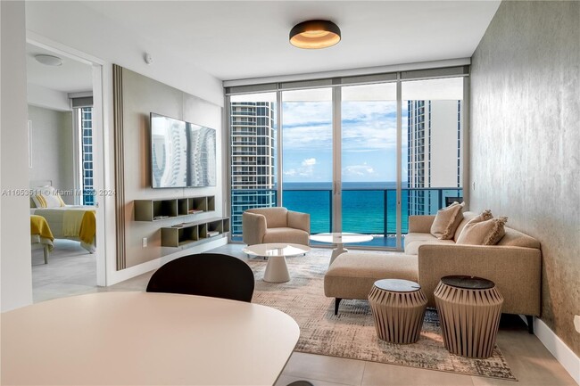 Foto del edificio - 17550 Collins Ave