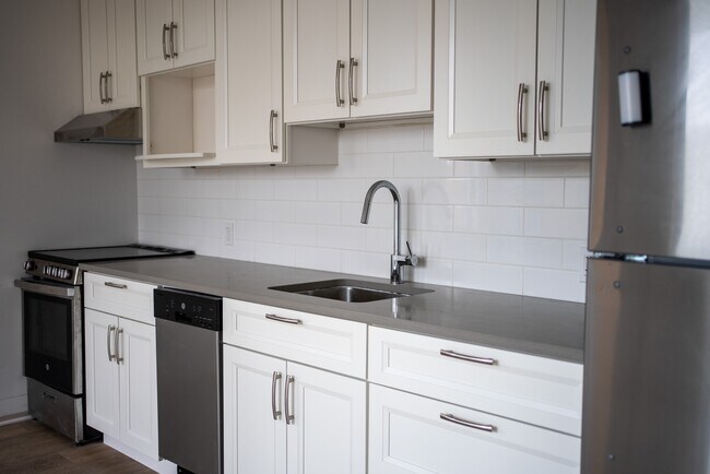 Building Photo - 841 Grenon Ave