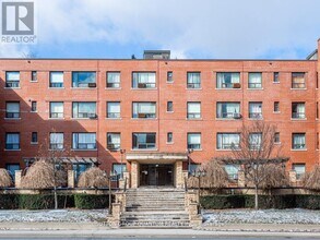 Building Photo - 2550 Bathurst St
